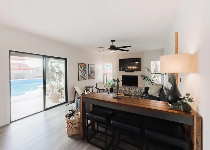 Bright, Modern Arizona Retreat With Gorgeous Pool! Glendale