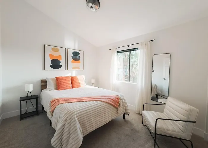 Bright, Modern Arizona Retreat With Gorgeous Pool! * Glendale