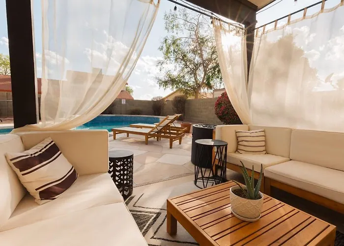 Bright, Modern Arizona Retreat With Gorgeous Pool! Holiday home