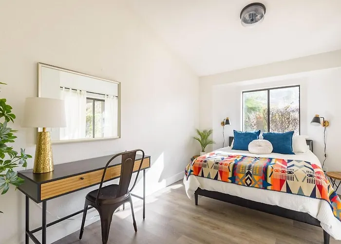 Bright, Modern Arizona Retreat With Gorgeous Pool! * Glendale