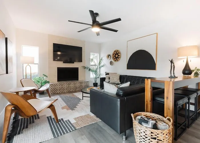 Bright, Modern Arizona Retreat With Gorgeous Pool! Holiday home *