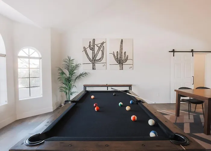 Bright, Modern Arizona Retreat With Gorgeous Pool! Holiday home