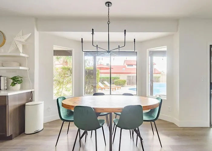 Bright, Modern Arizona Retreat With Gorgeous Pool! Holiday home *
