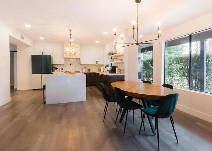 Bright, Modern Arizona Retreat With Gorgeous Pool! * Glendale