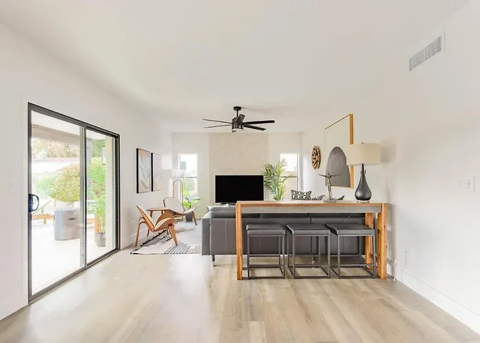 Bright, Modern Arizona Retreat With Gorgeous Pool! * Glendale