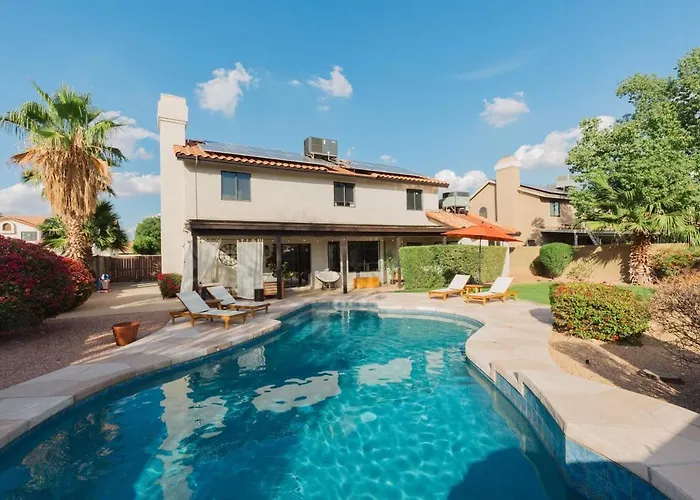 Bright, Modern Arizona Retreat With Gorgeous Pool! Holiday home