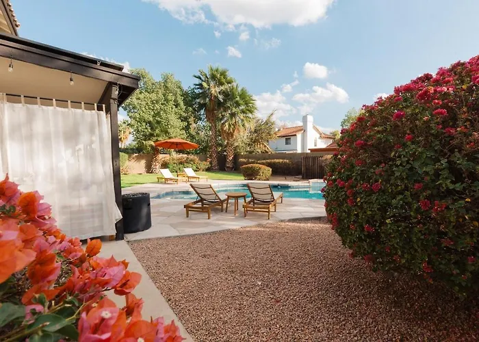 Bright, Modern Arizona Retreat With Gorgeous Pool!