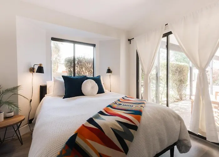 Bright, Modern Arizona Retreat With Gorgeous Pool! * Glendale