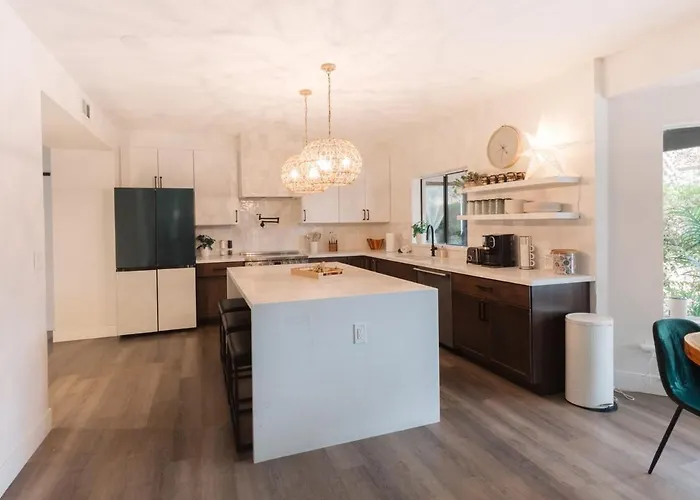 Bright, Modern Arizona Retreat With Gorgeous Pool! * Glendale