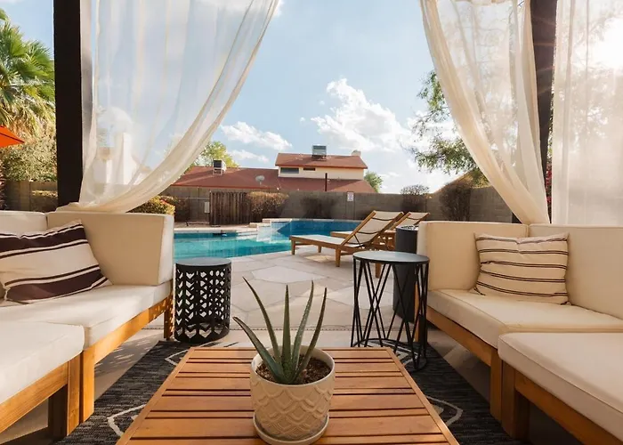 Bright, Modern Arizona Retreat With Gorgeous Pool! Glendale